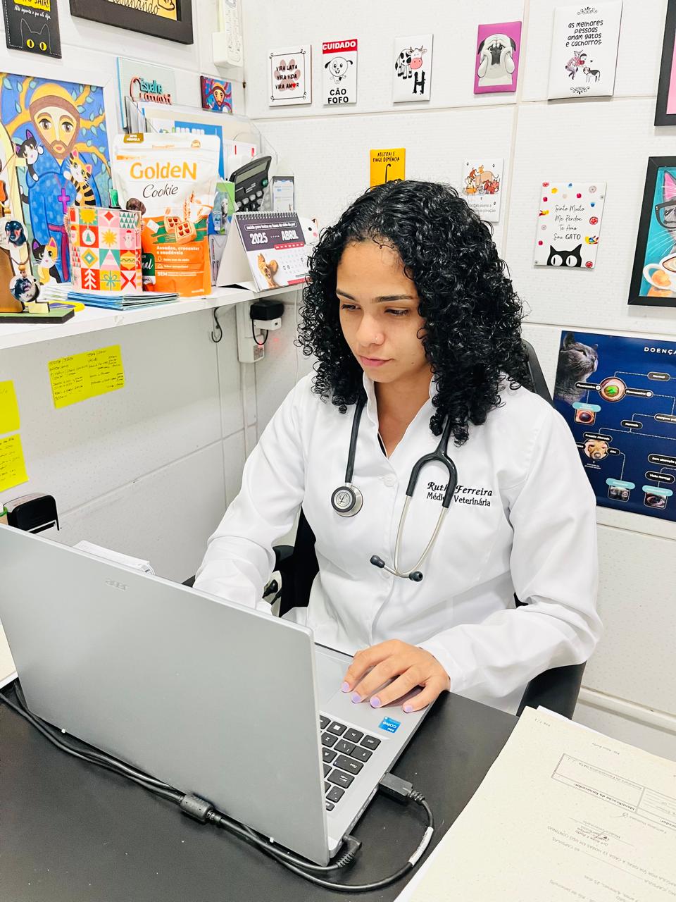 Dra. Ruth Ferreira - Médica Veterinária